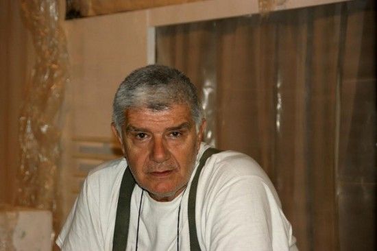 ο ιδρυτής του θεάτρου "Κάτω από τη γέφυρα" Νίκος Δαφνής