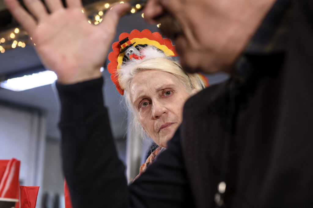 The Humans Θεατρομανία Παραστάσεις, διαγωνισμοί, κριτικές