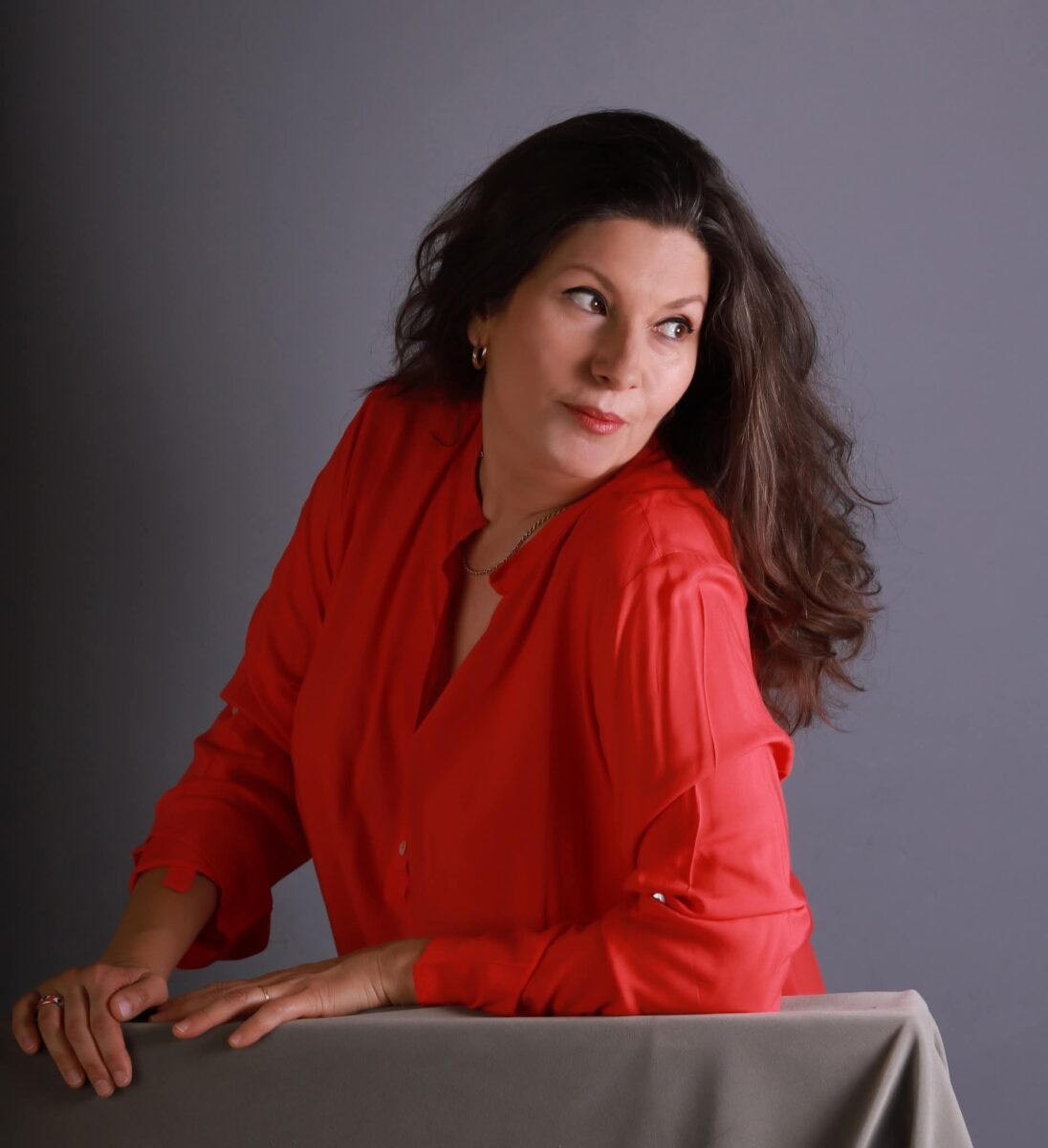 Το Theatromania.gr καλωσορίζει τη διακεκριμένη μουσικολόγο και πιανίστα Δήμητρα Χόνδρου