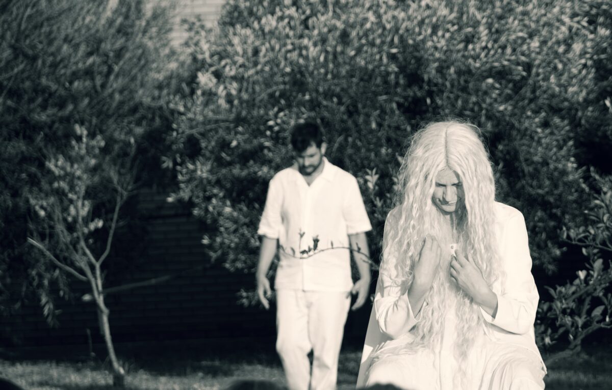 Ουρανός απ’ άλλους τόπους-ρόδα στο μαντίλι